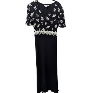 ULTRA Dress NY White Floral & Embroidery on Black Tie-Behind Plus Dress (18)